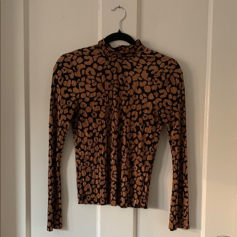 Topshop ribbed leopard print mock neck. Size 2
